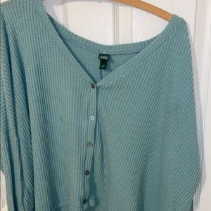 baggy long-sleeved crop-top